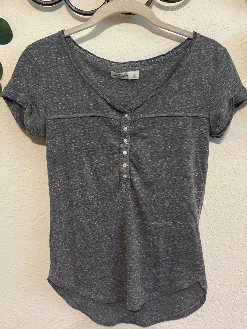 Y2K Abercrombie & Fitch Gray Short-Sleeve Henley Top💕